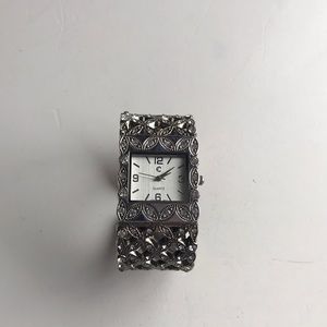 🌸 2/$4 🌸 Charming Charlie Watch